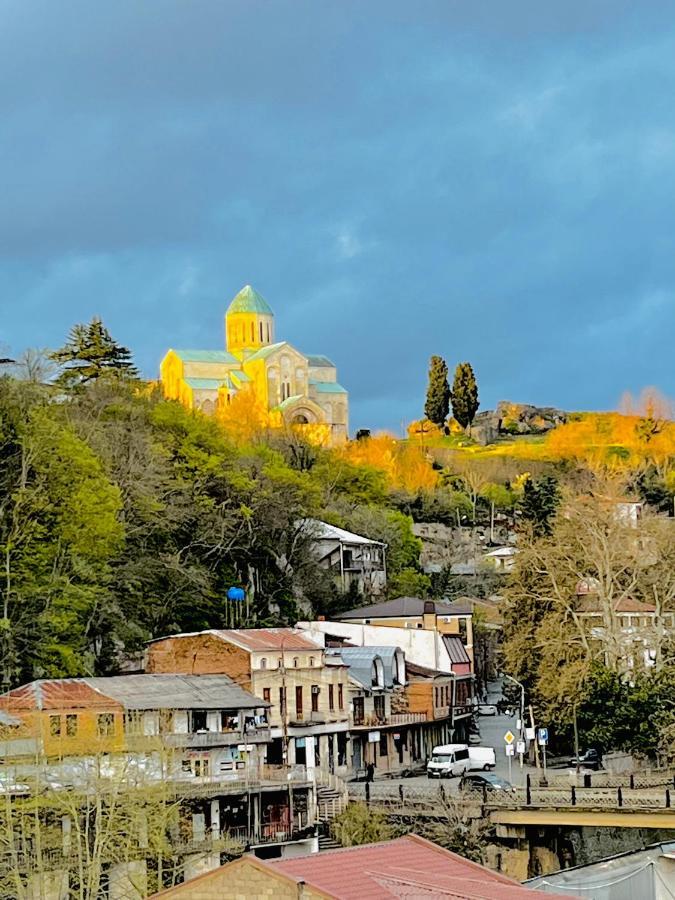 Отель Georgian Palace Кутаиси Экстерьер фото